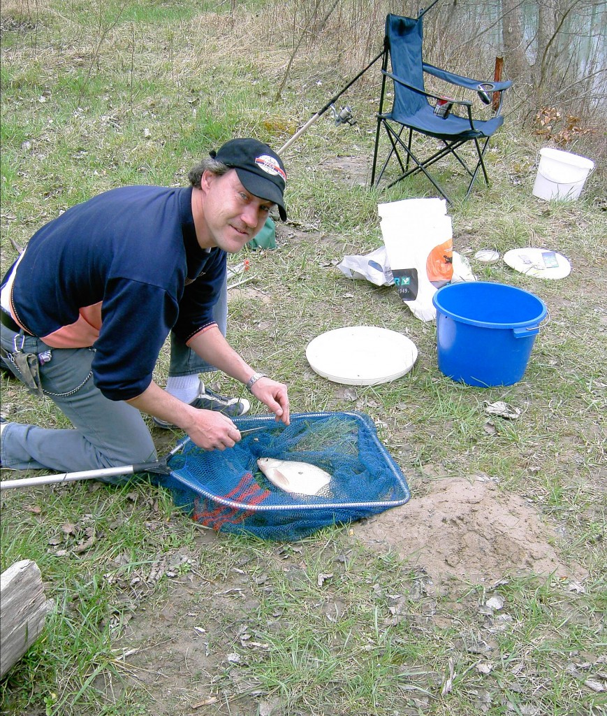 Marius( Betreuer) mit dem ersten Brassen